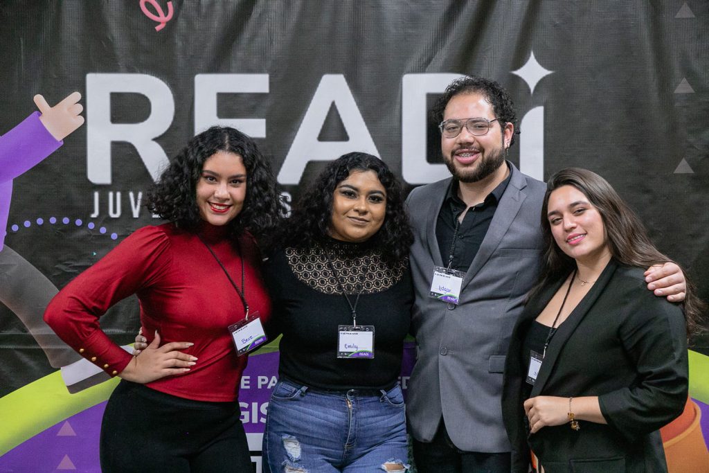 Equipo Voces Readi en acción